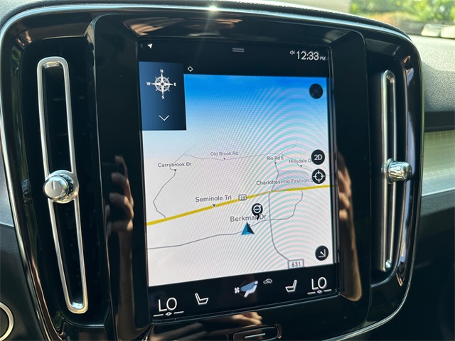 2022 Volvo XC40 Momentum T5 AWD photo 16