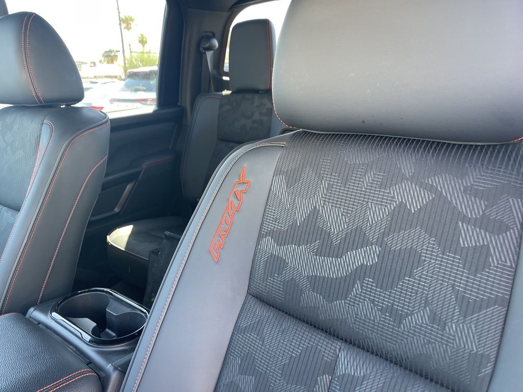 2024 Nissan Titan PRO-4X photo 4