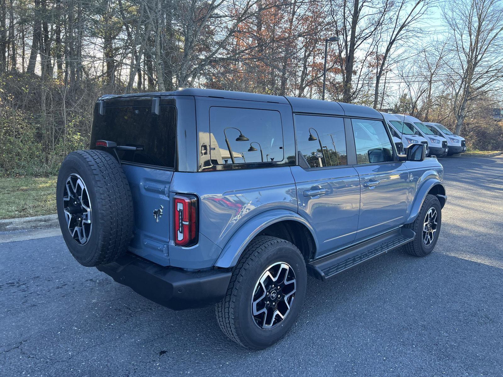 2025 Ford Bronco Outer Banks photo 2