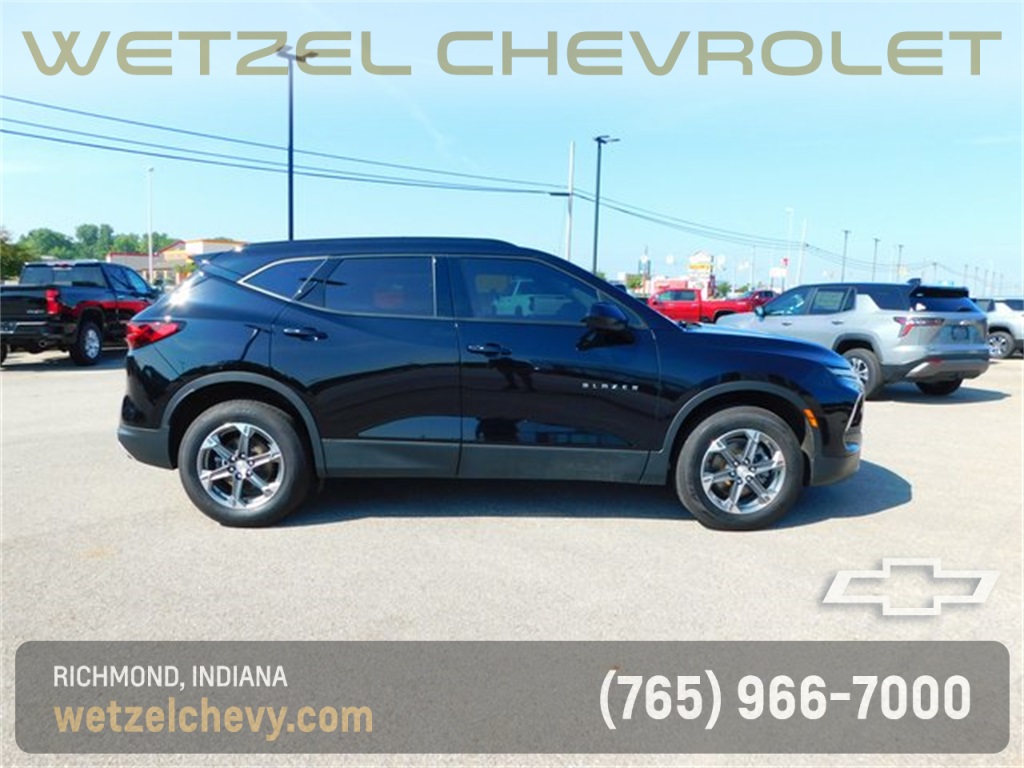 2023 Chevrolet Blazer 2LT photo 2