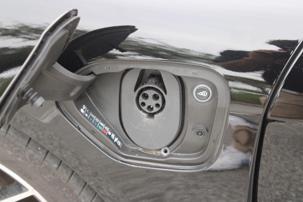2024 Porsche Taycan S photo 12