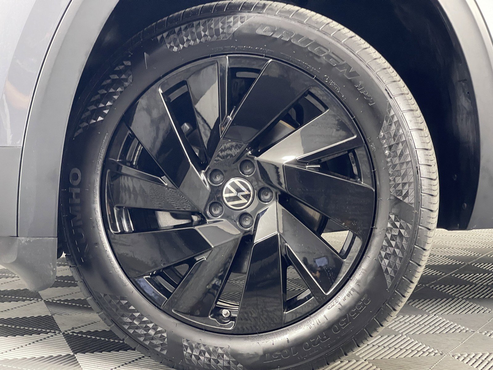 2024 Volkswagen Atlas SE Technology photo 3