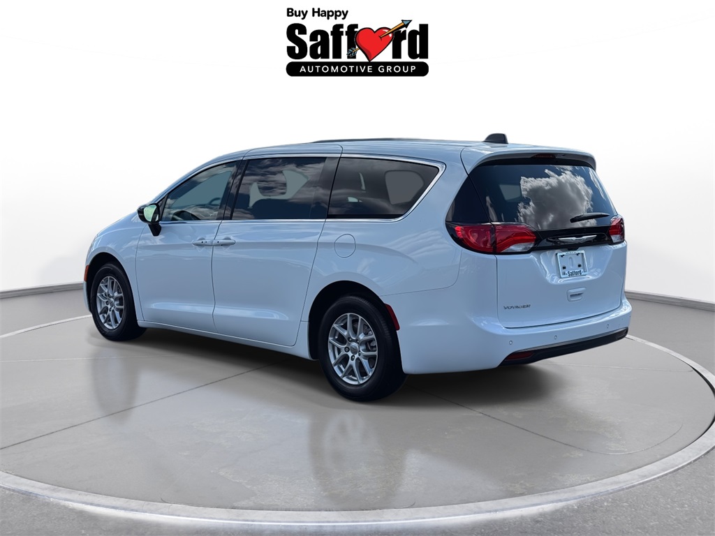 2025 Chrysler Voyager LX photo 5