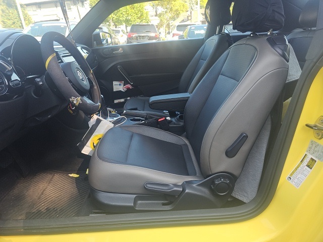 2015 Volkswagen Beetle 1.8T Classic photo 6