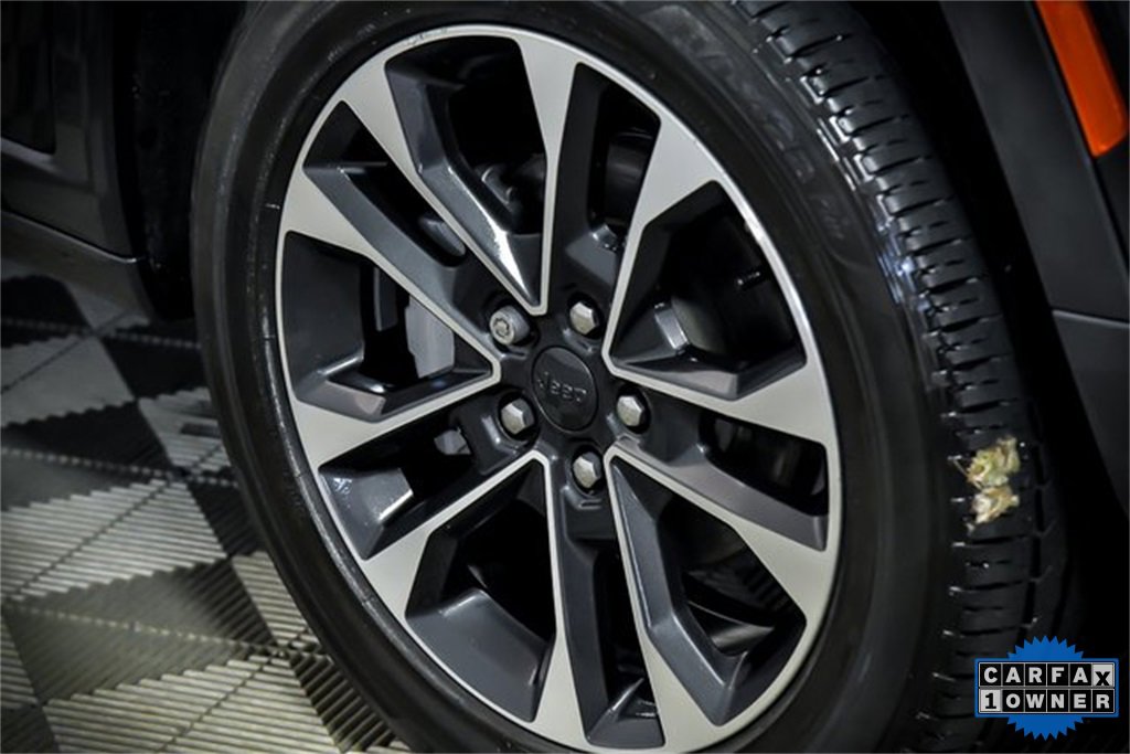 2022 Jeep Grand Cherokee Overland photo 3