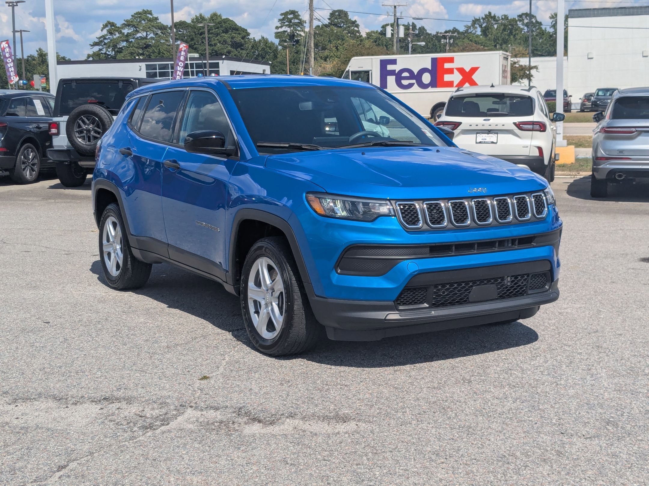 2024 Jeep Compass Sport photo 2