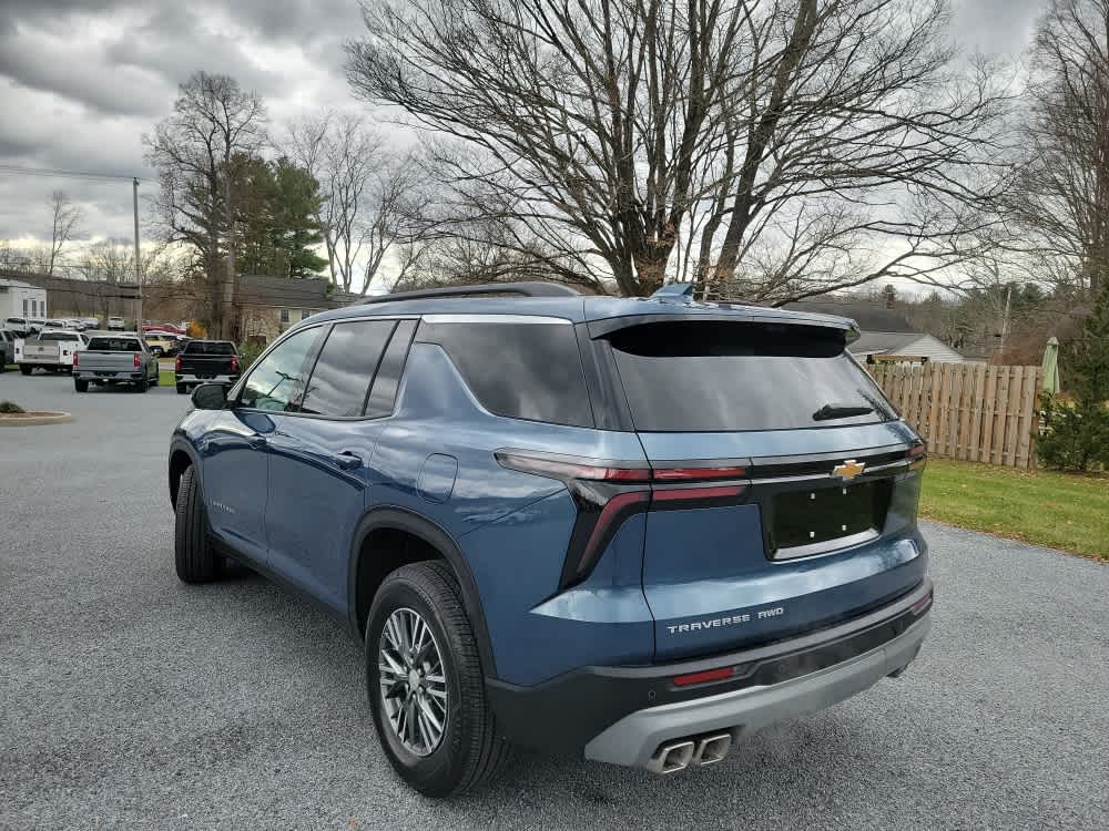 2026 Chevrolet Traverse photo 2
