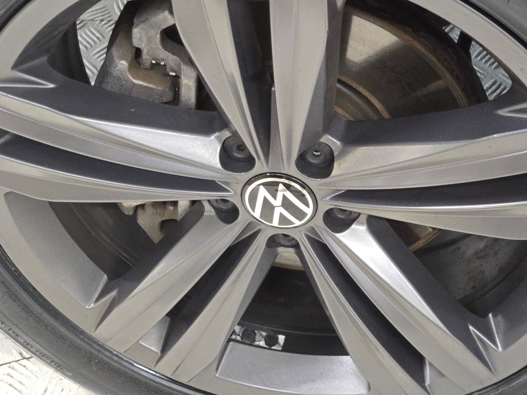 2021 Volkswagen Atlas V6 SE Technology R-Line photo 9