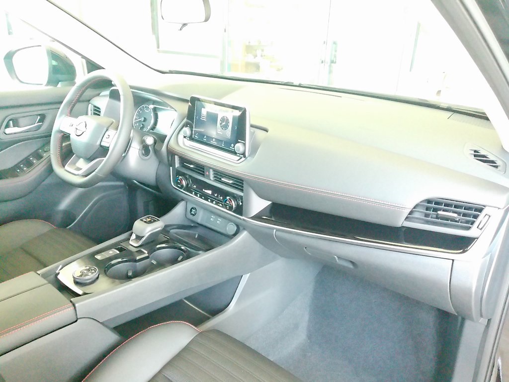 2026 Nissan Rogue SV photo 13