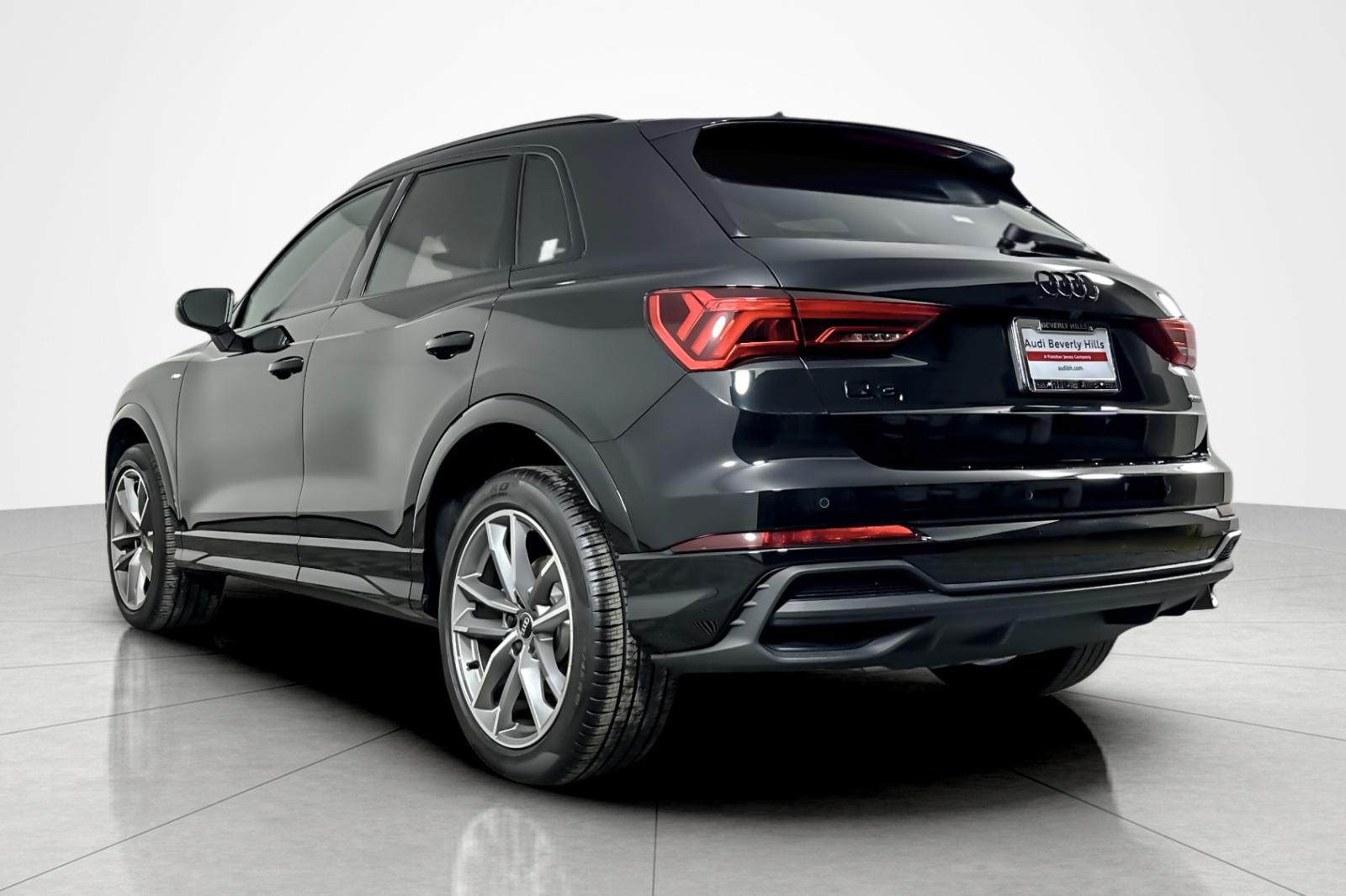2025 Audi Q3 S line Premium 45 TFSI photo 3