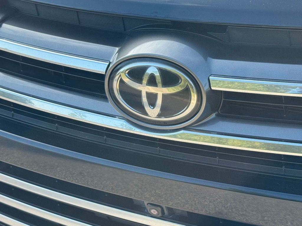 2019 Toyota Highlander Limited Platinum photo 4
