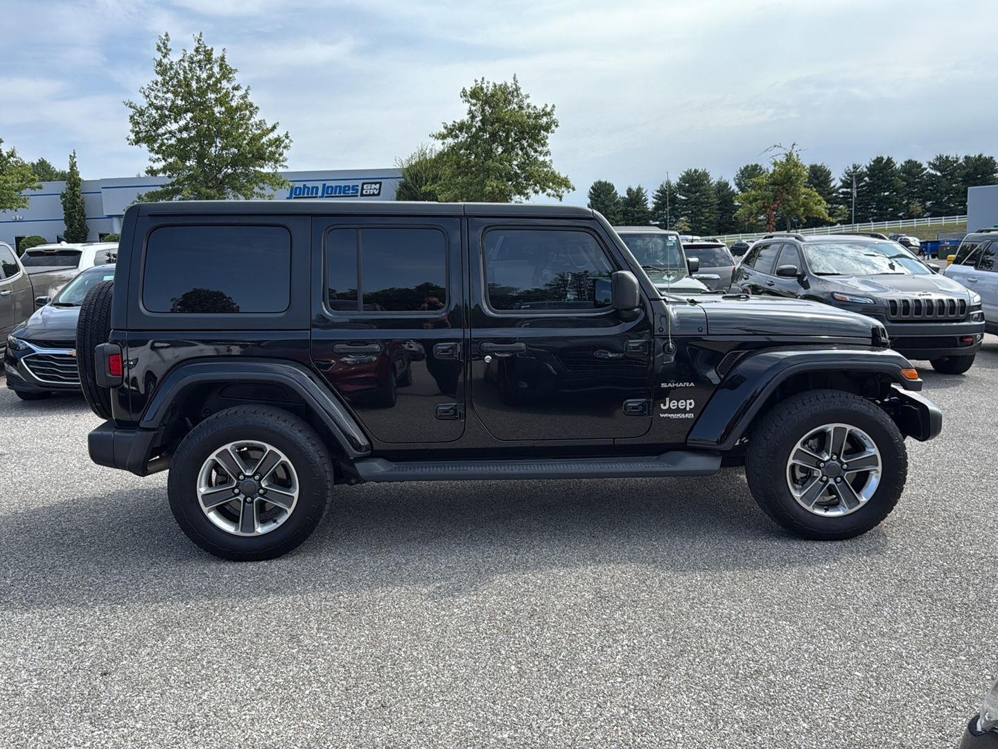 2020 Jeep Wrangler Unlimited Sahara photo 4