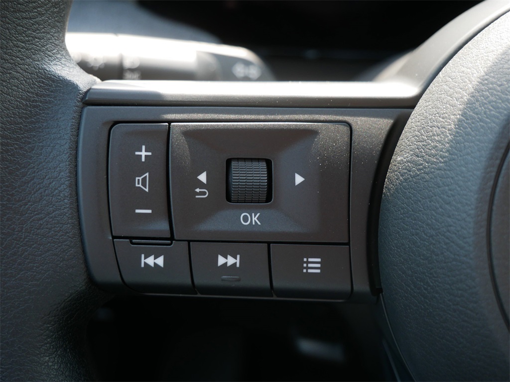 2025 Nissan Kicks SV photo 11