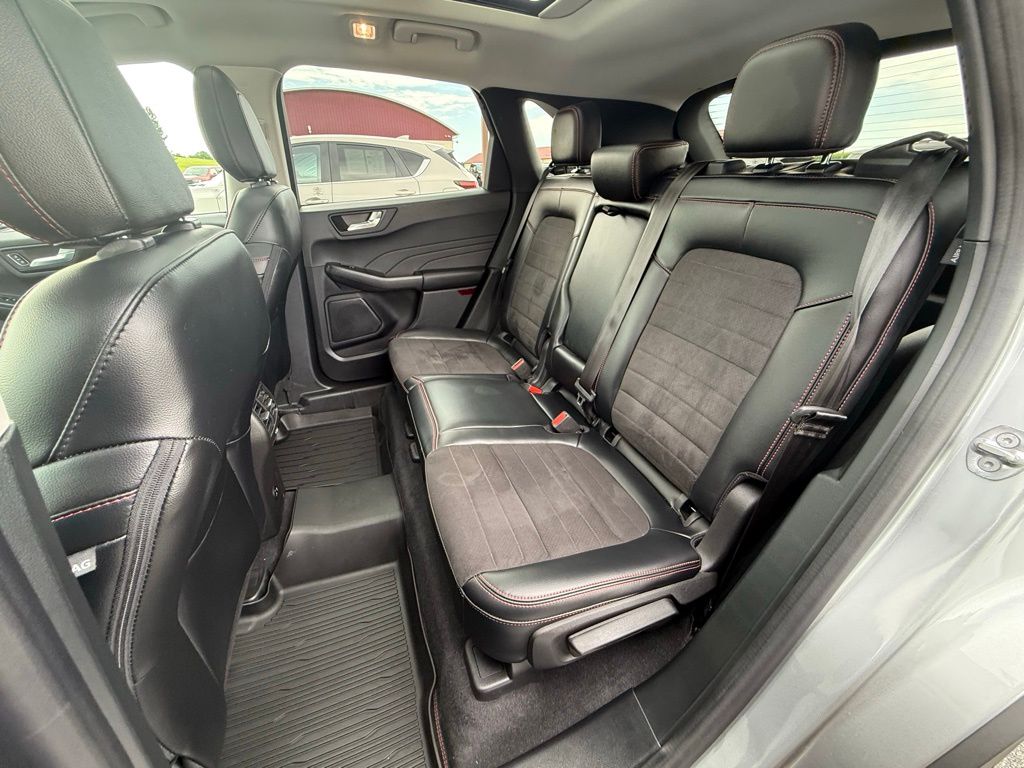 2022 Ford Escape SEL photo 25