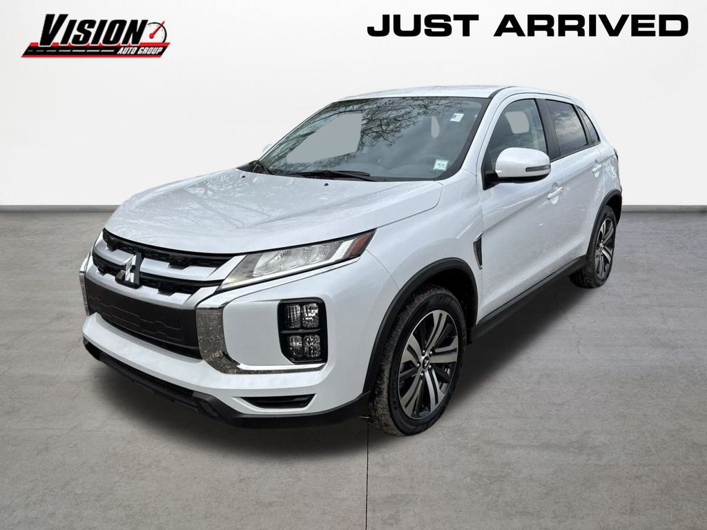 2025 Mitsubishi Outlander Sport SE's photo