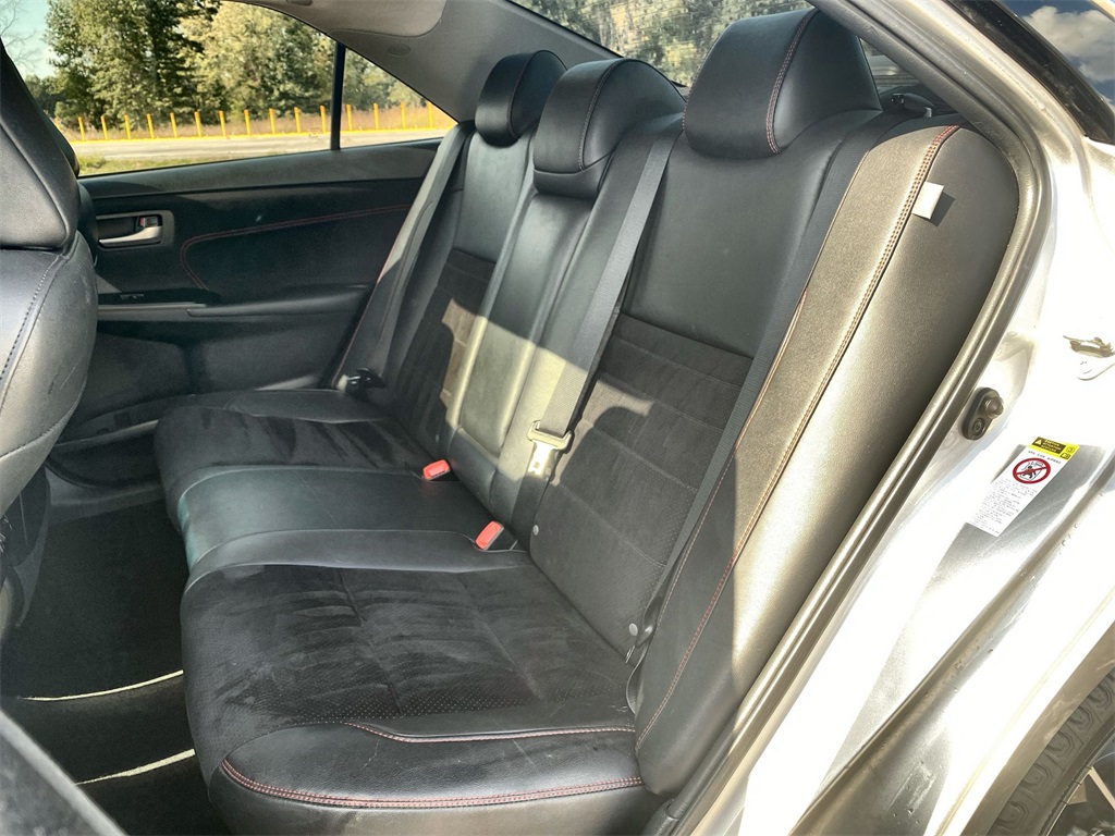 2016 Toyota Camry XLE photo 23