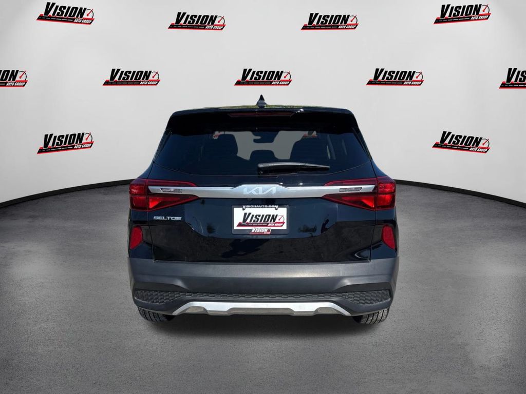 2023 Kia Seltos LX photo 6