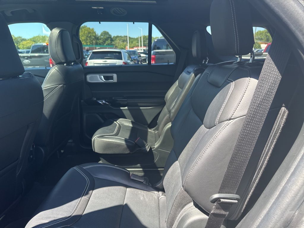 2023 Ford Explorer ST photo 18