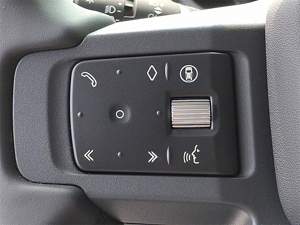 2025 Land Rover Defender 110 S photo 13