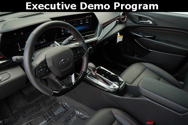 2025 Chevrolet Trax photo 2