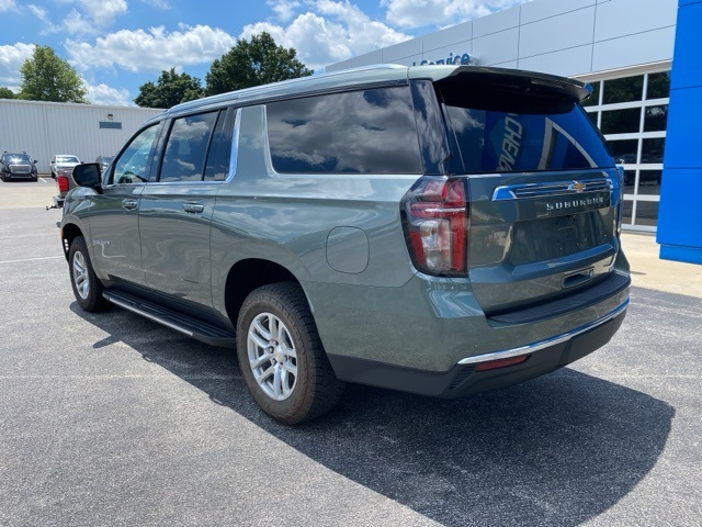 2023 Chevrolet Suburban LT photo 3