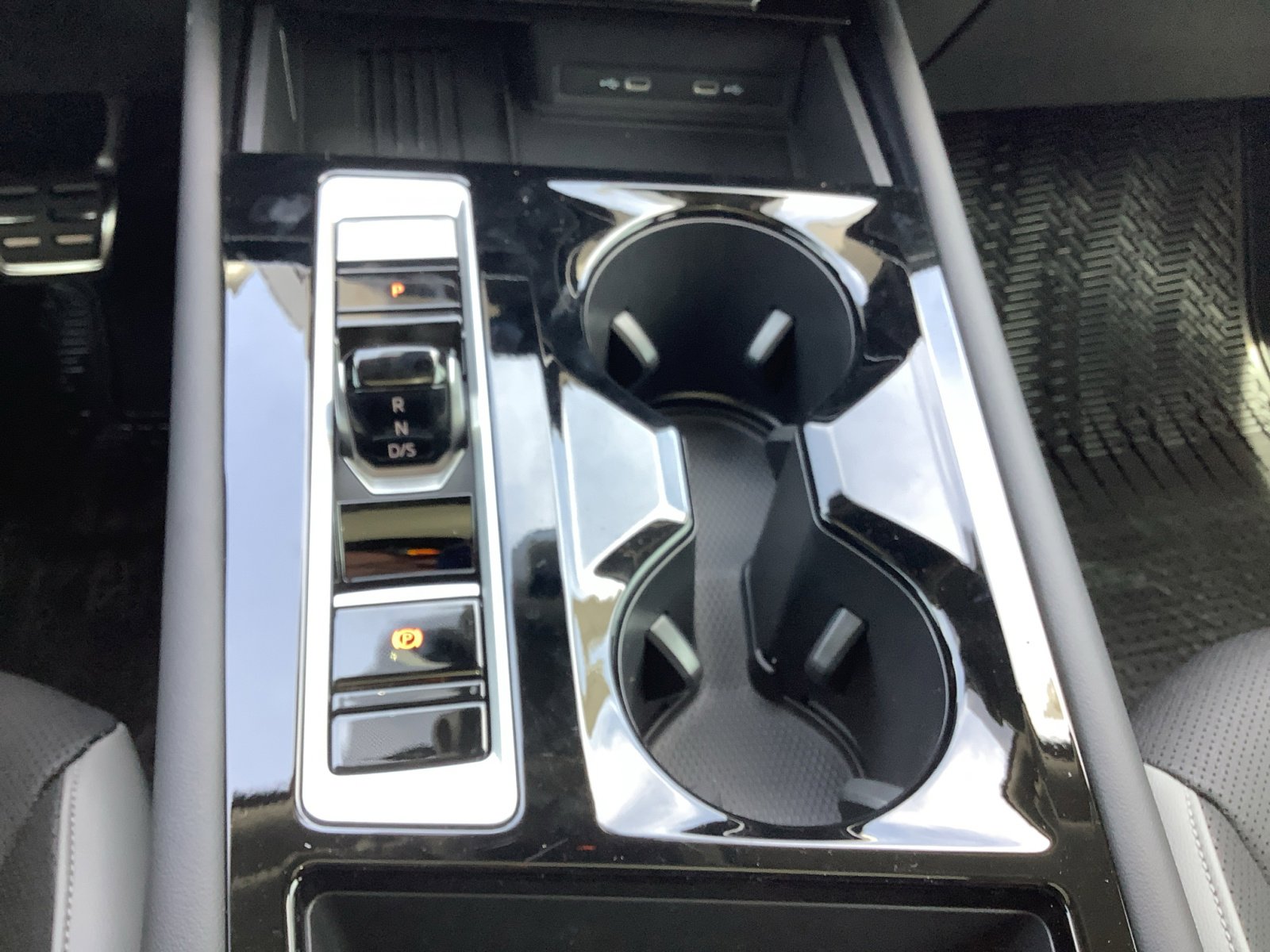 2025 Volkswagen Atlas Peak Edition SE photo 16