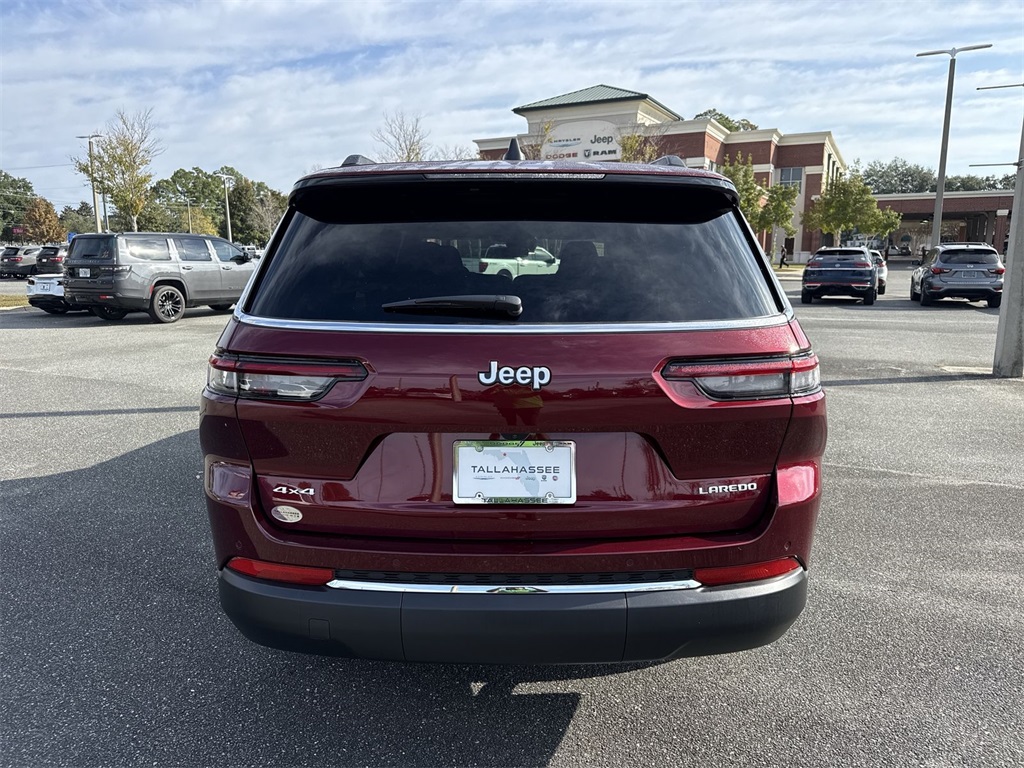 2025 Jeep Grand Cherokee Laredo photo 3