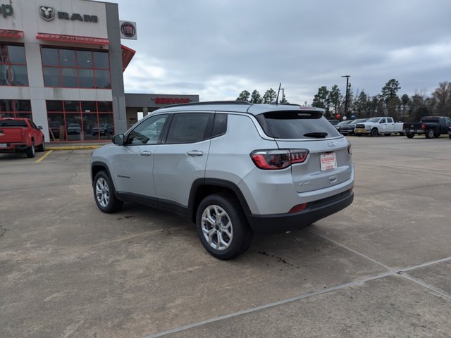 2025 Jeep Compass Latitude photo 3