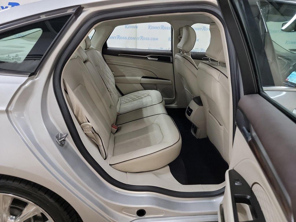 2017 Ford Fusion Platinum photo 10