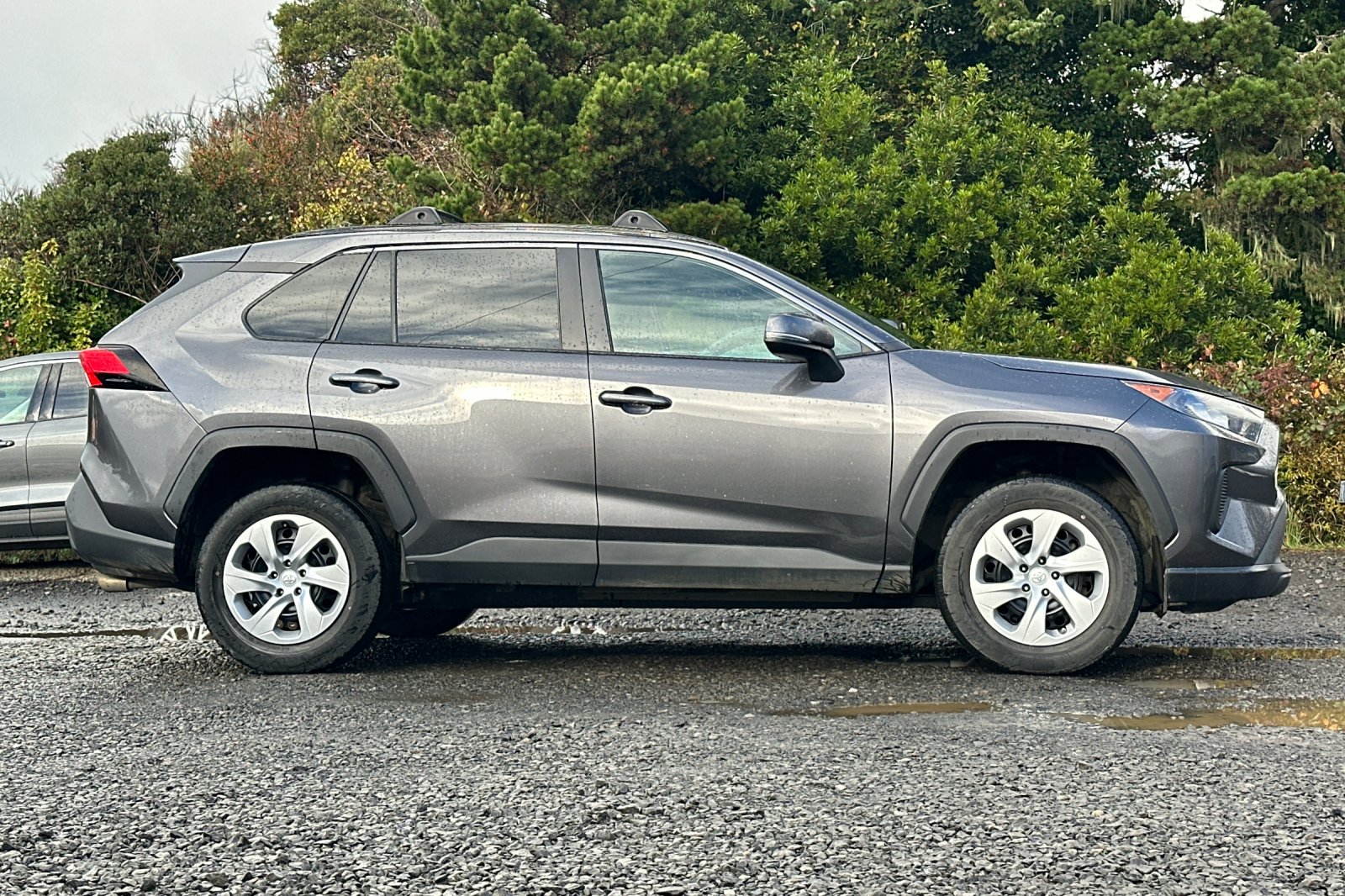 2021 Toyota RAV4 LE photo 2