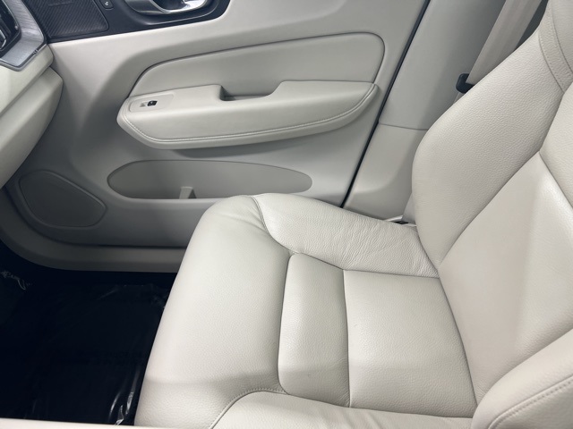 2024 Volvo XC60 B5 Plus photo 21