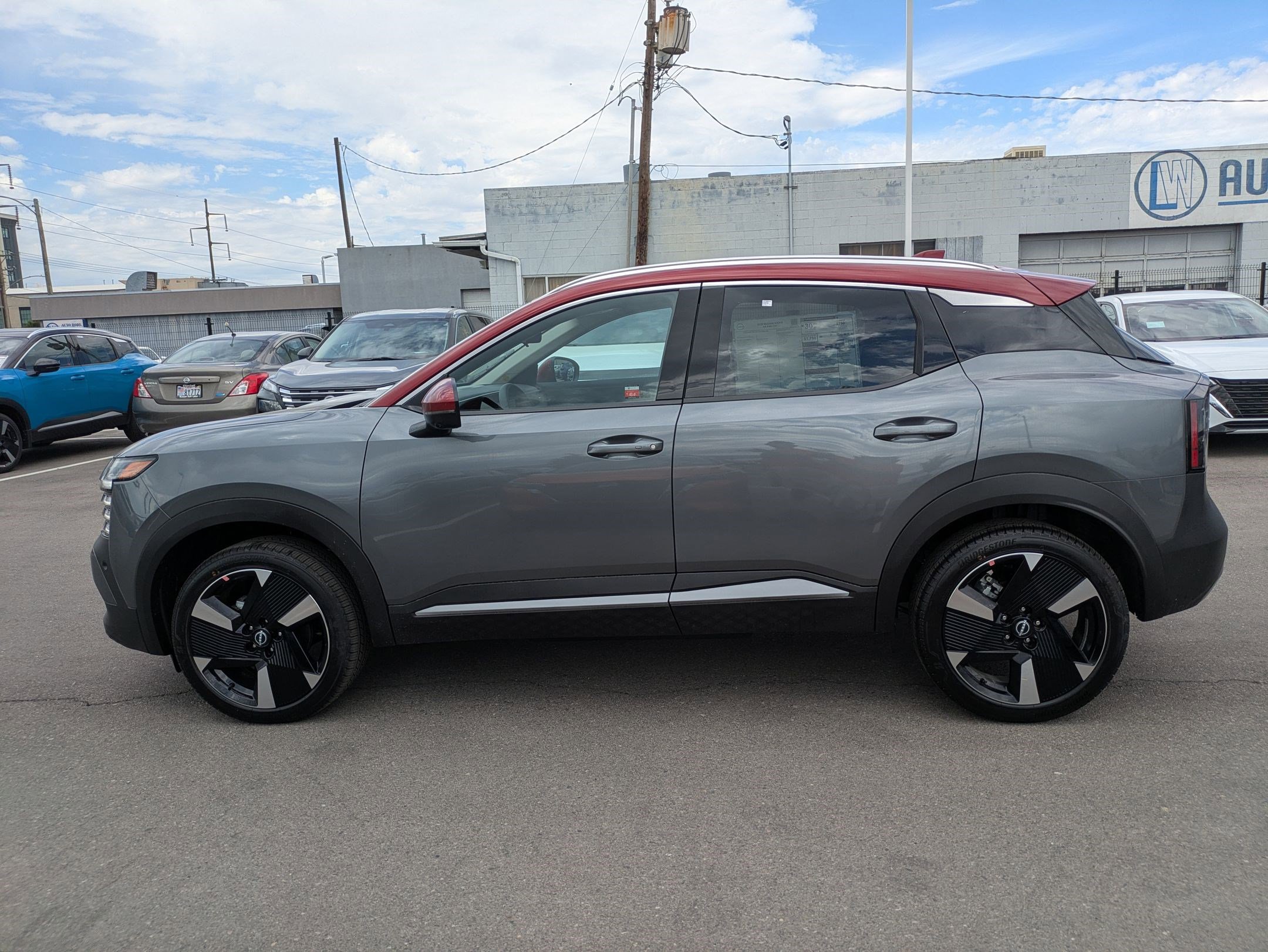 2025 Nissan Kicks SR photo 5