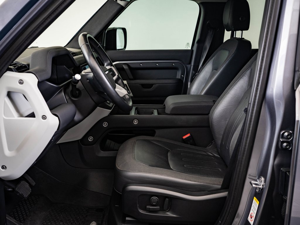 2020 Land Rover Defender 110 SE photo 19