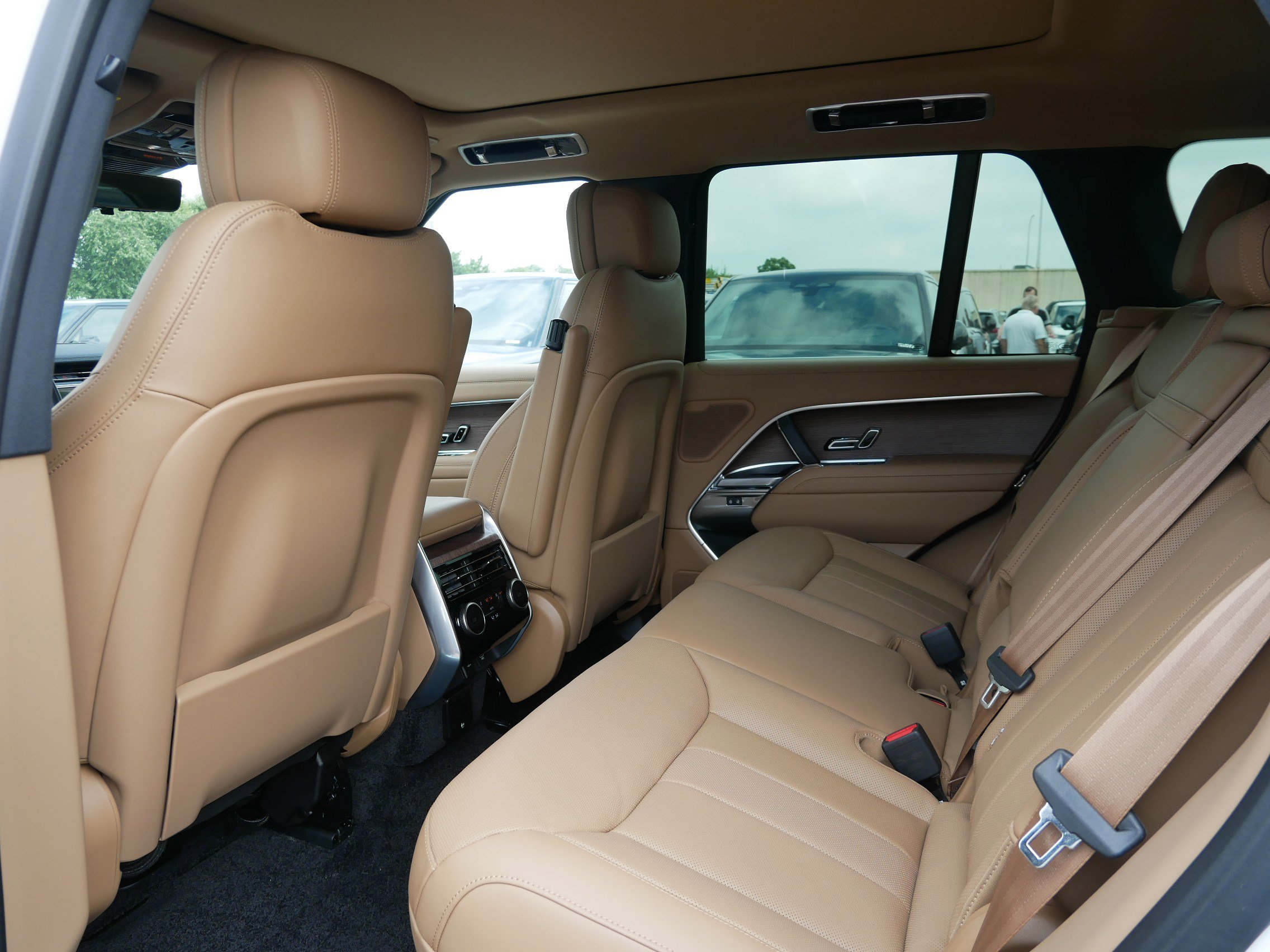 2025 Land Rover Range Rover SE photo 4