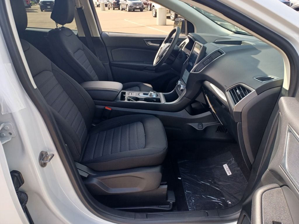 2024 Ford Edge SE photo 5