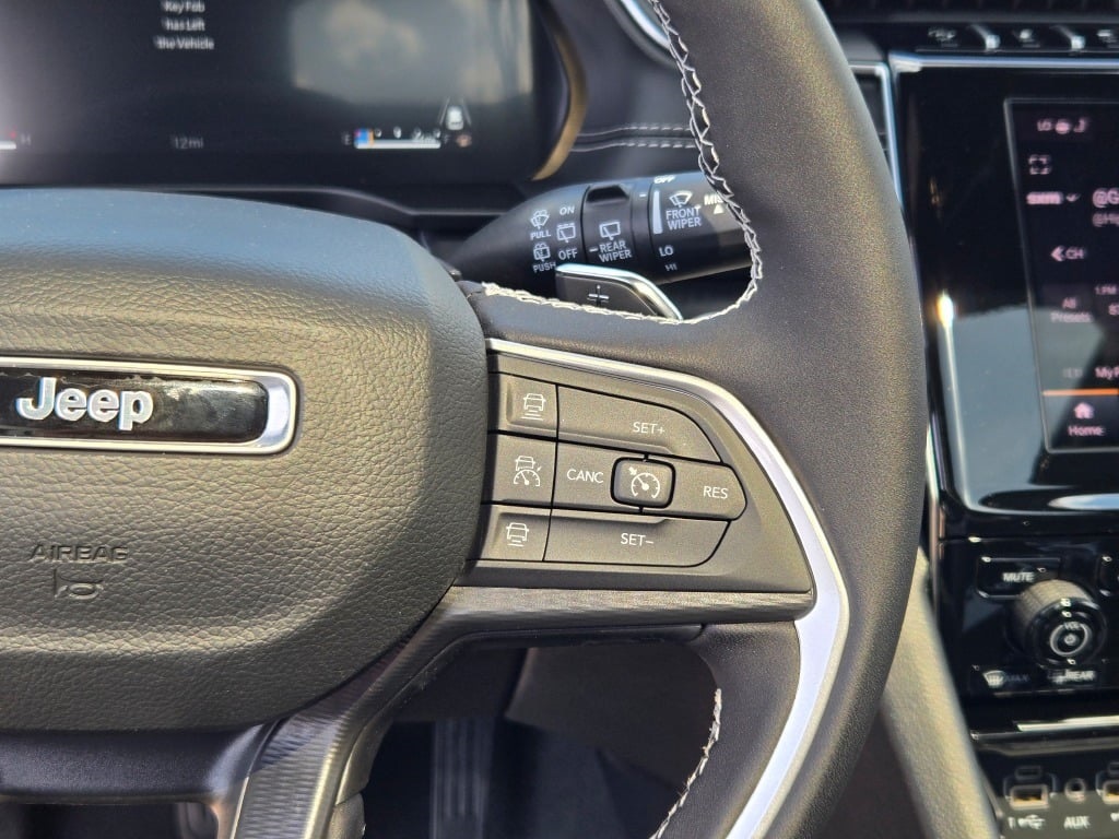 2025 Jeep Grand Cherokee Laredo photo 27