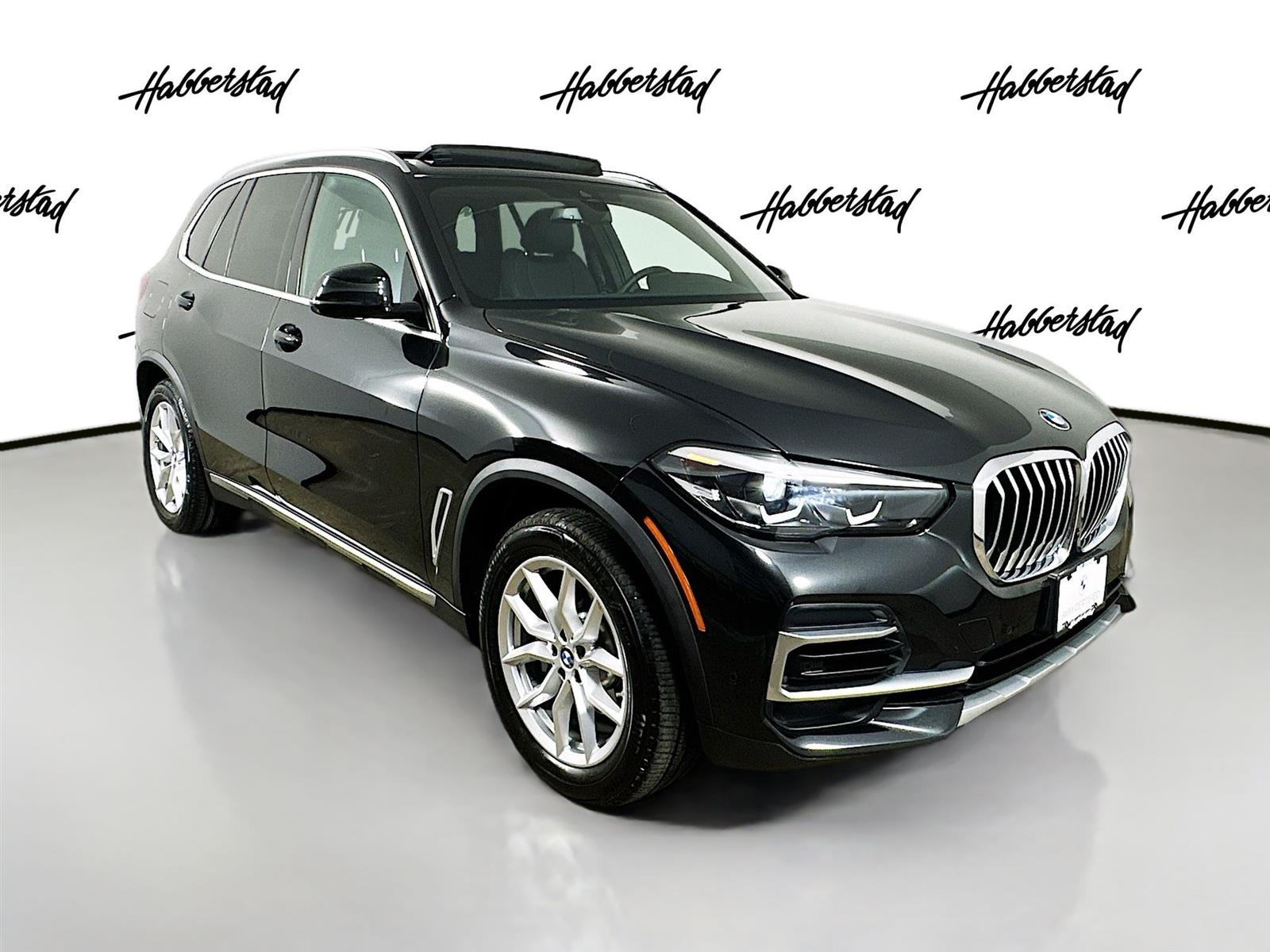 Certified Used 2022 Black Sapphire Metallic BMW xDrive40i image 3