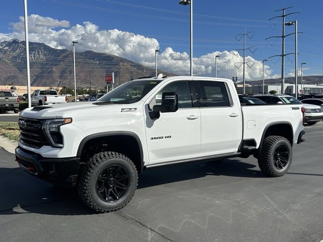 2025 Chevrolet Silverado 3500HD LTZ photo 3