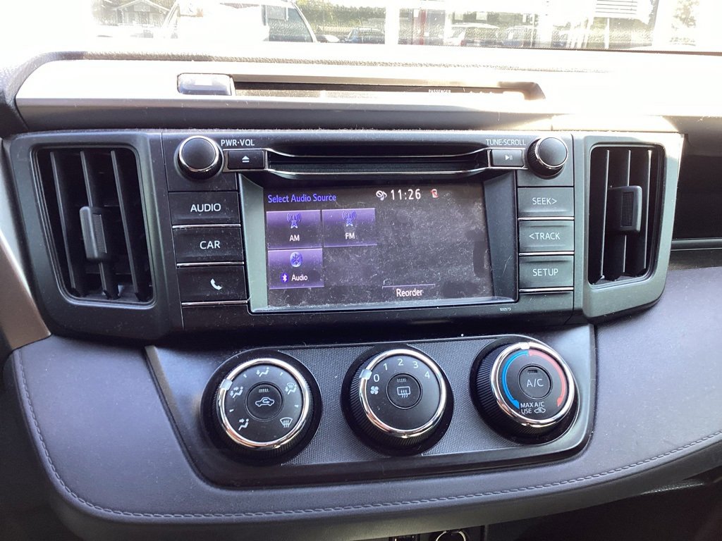 2018 Toyota RAV4 LE photo 4