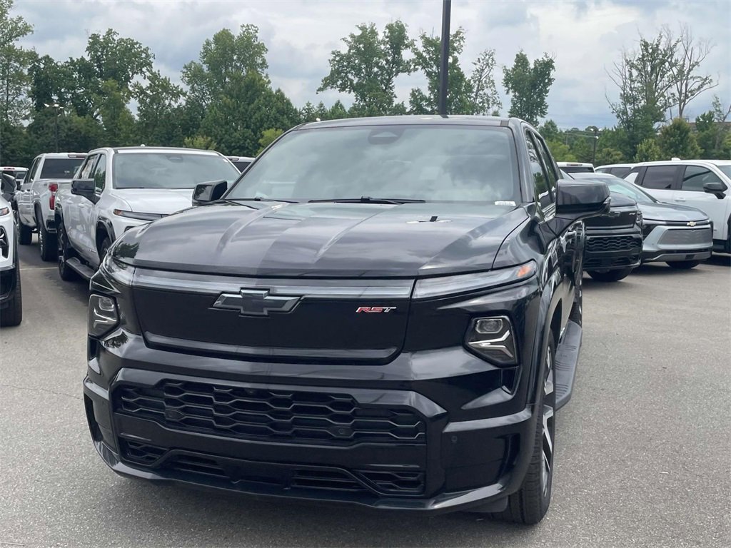 2024 Chevrolet Silverado EV RST photo 2