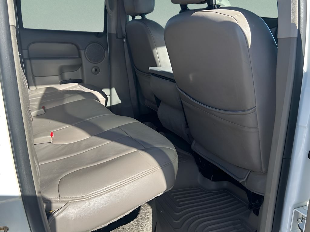 2004 Dodge Ram SLT photo 22