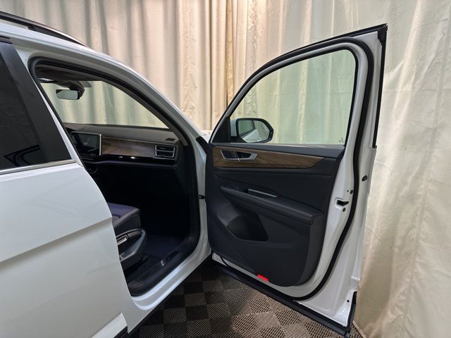 2026 Volkswagen Atlas SE Technology photo 33