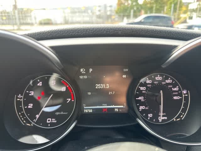 2017 Alfa Romeo Giulia Ti photo 13