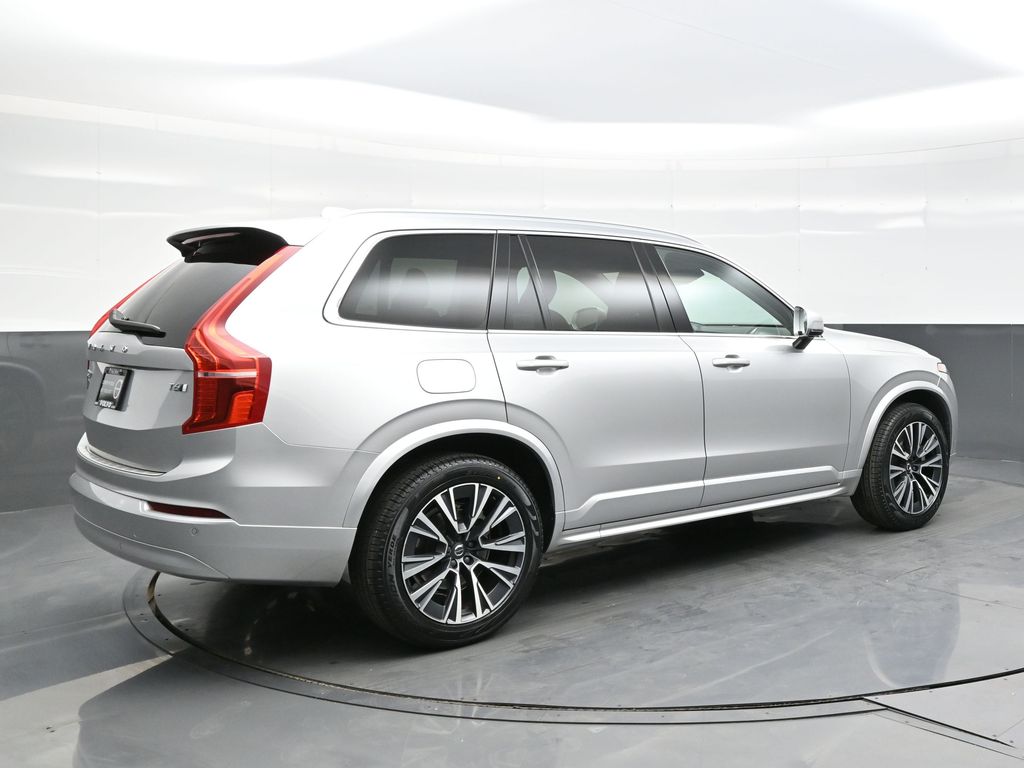 2022 Volvo XC90 T6 Momentum photo 2
