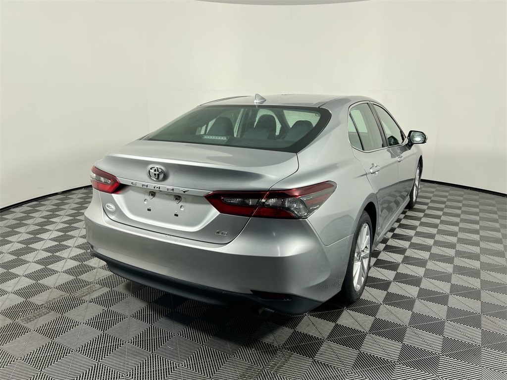 2021 Toyota Camry LE photo 3