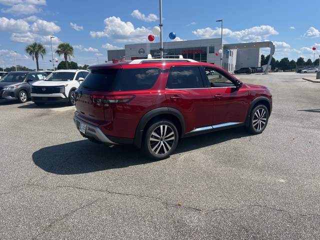 2025 Nissan Pathfinder Platinum photo 5