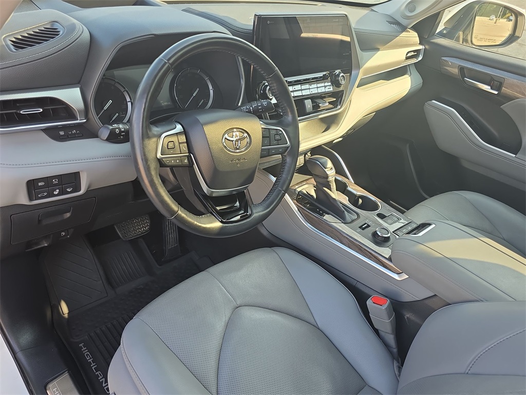 2020 Toyota Highlander Platinum photo 16