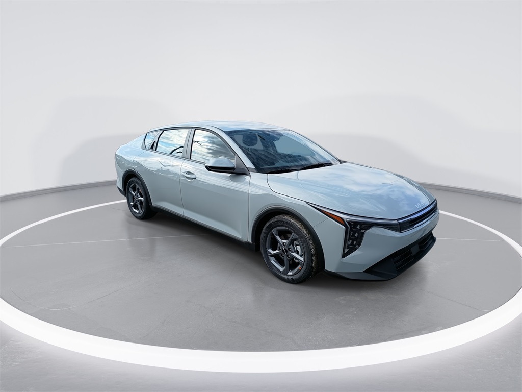 2025 Kia K4 LXS photo 2