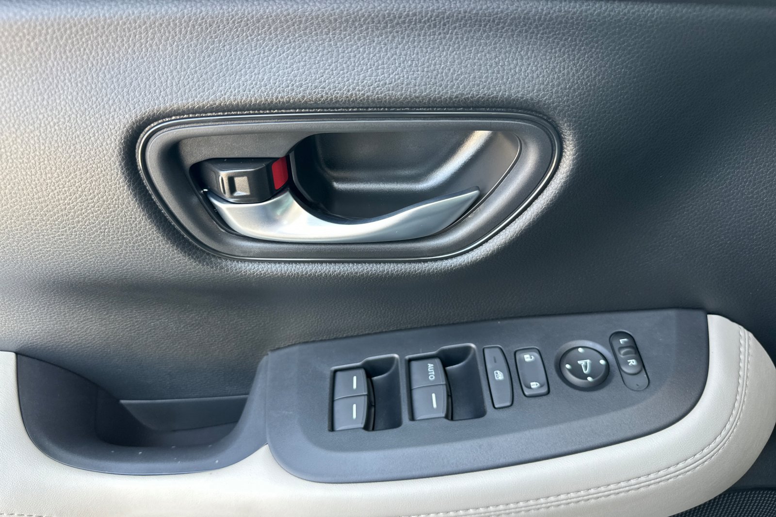 2026 Honda HR-V LX photo 10