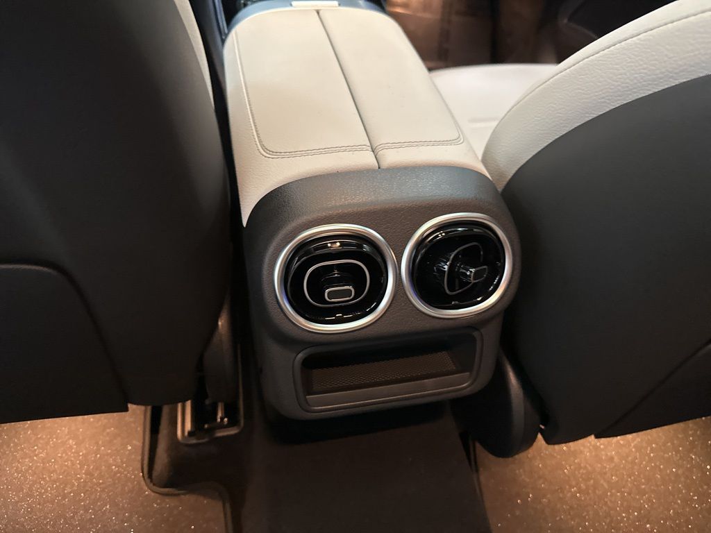 2026 Mercedes Benz GLC 300 4MATIC photo 20